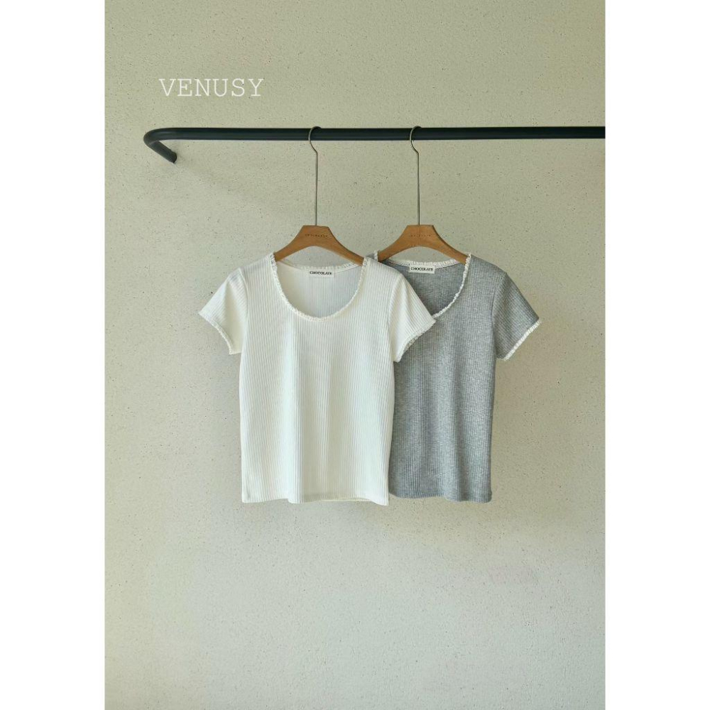 【雲朵彈力】VENUSY｜正韓 - 小花邊修身短袖T恤．象牙白/灰．極致親膚-細節圖6