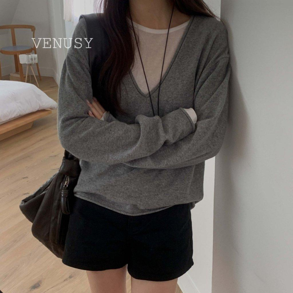 【55%羊毛・極致顯瘦深V】VENUSY｜正韓 - 復古慵懶風針織上衣．高感羊毛混紡．5色入．Made in Korea-細節圖3