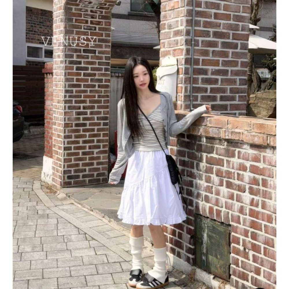 【一秒穿出韓妞感】VENUSY｜正韓 - 鏤空短版開衫 + 條紋純棉背心・兩件式套裝．設計師款套裝-細節圖3