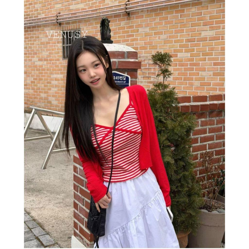 【一秒穿出韓妞感】VENUSY｜正韓 - 鏤空短版開衫 + 條紋純棉背心・兩件式套裝．設計師款套裝-細節圖4