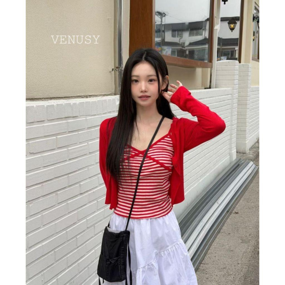 【一秒穿出韓妞感】VENUSY｜正韓 - 鏤空短版開衫 + 條紋純棉背心・兩件式套裝．設計師款套裝-細節圖5