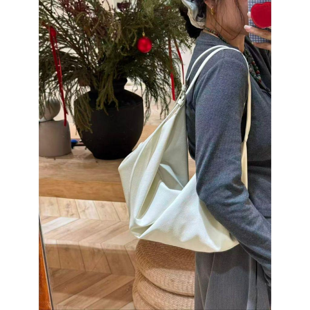 【法式慵懶・輕巧大容量】VENUSY｜正韓 - 半月單肩腋下包．嫩粉/芥黃/象牙白．高質感霧面皮革．包包-細節圖2