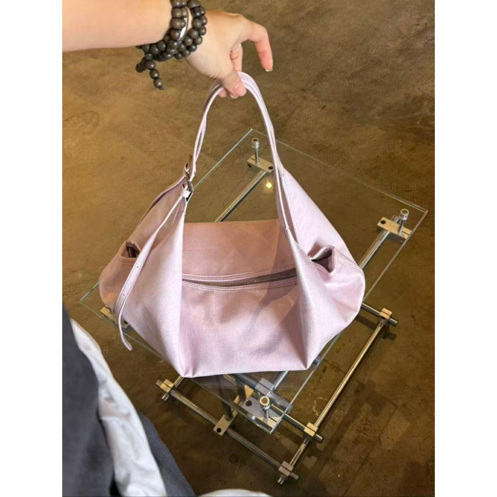 【法式慵懶・輕巧大容量】VENUSY｜正韓 - 半月單肩腋下包．嫩粉/芥黃/象牙白．高質感霧面皮革．包包-細節圖5