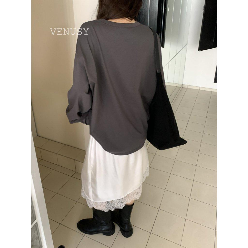 【流光緞面・蕾絲滾邊】VENUSY｜正韓 - 蕾絲滾邊絲滑緞面中長裙．微光澤美型版型．白/黑．Balletcore必備-細節圖8