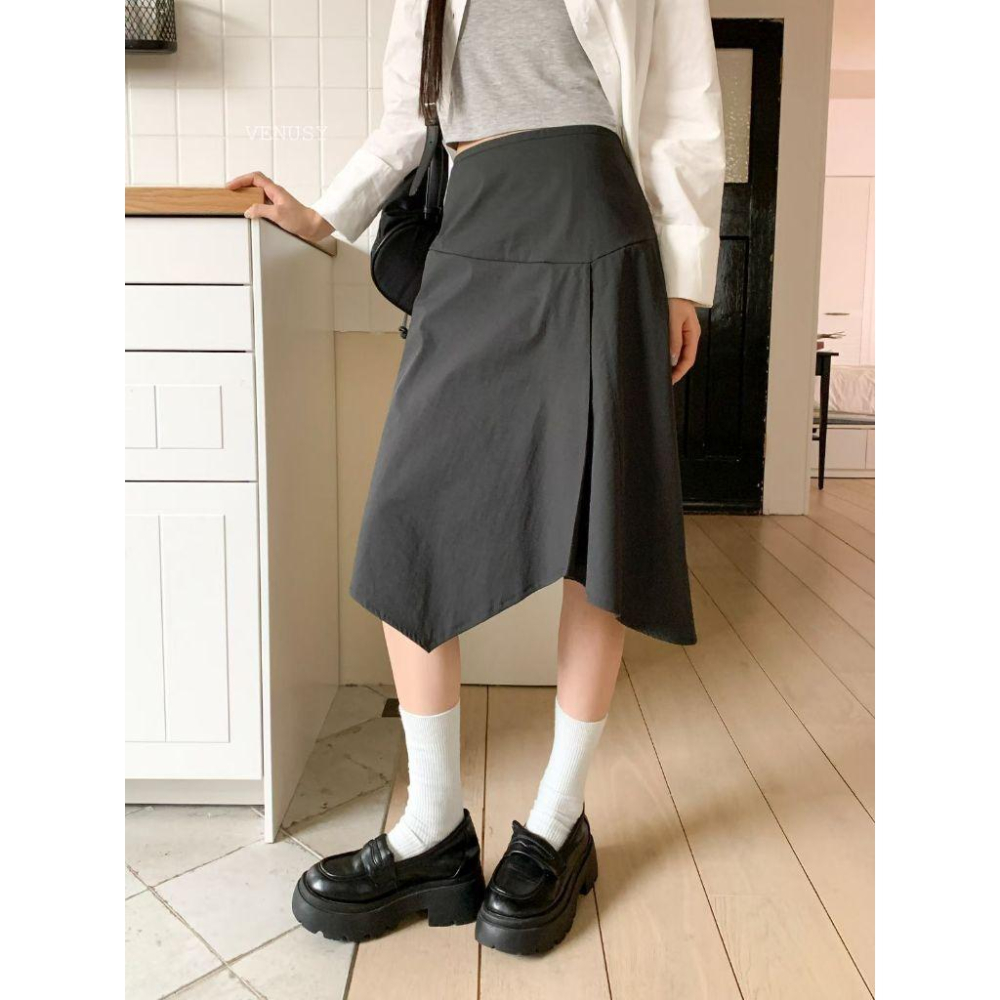 【清冷感美學・顯瘦傘裙】VENUSY｜正韓 - 三角拼接立體中長裙．視覺顯瘦版型．黑色/墨色-細節圖3
