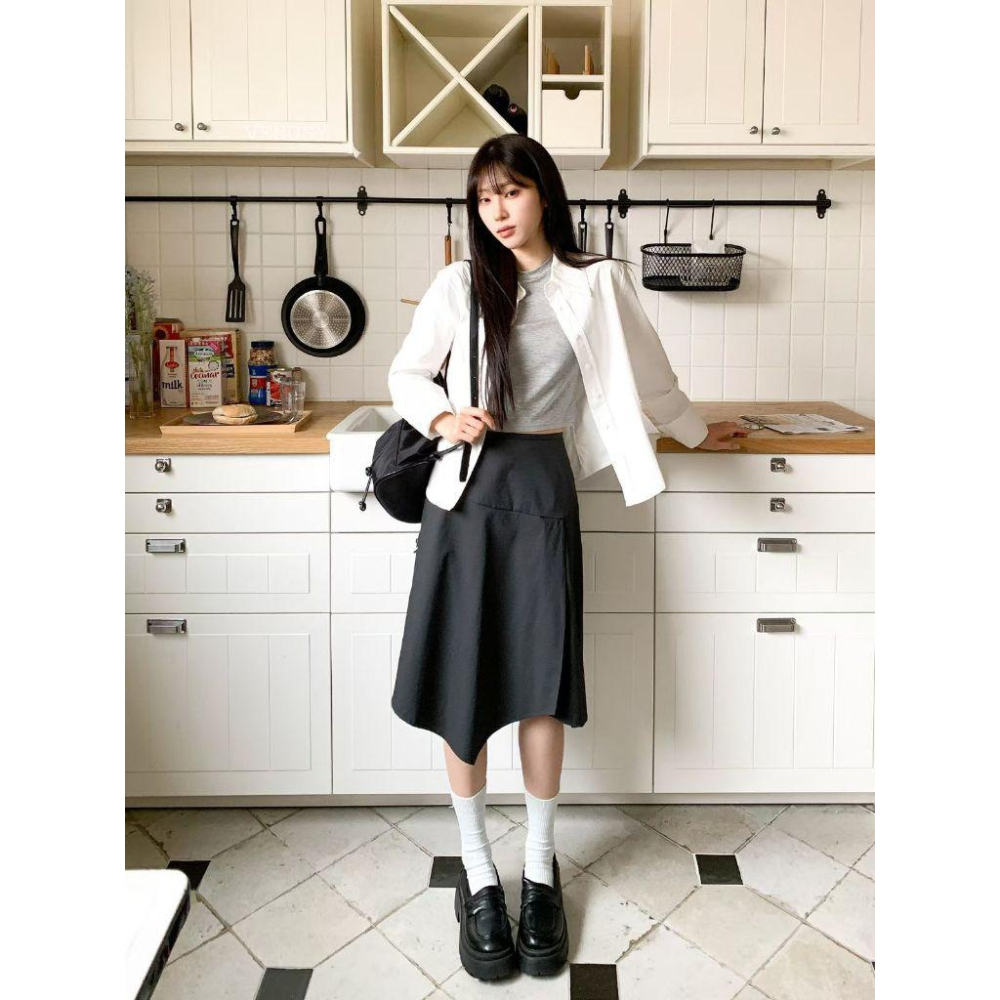 【清冷感美學・顯瘦傘裙】VENUSY｜正韓 - 三角拼接立體中長裙．視覺顯瘦版型．黑色/墨色-細節圖5