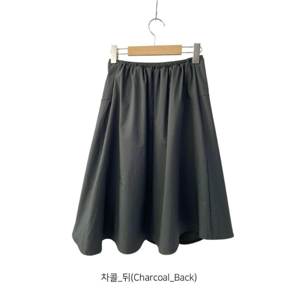 【清冷感美學・顯瘦傘裙】VENUSY｜正韓 - 三角拼接立體中長裙．視覺顯瘦版型．黑色/墨色-細節圖8