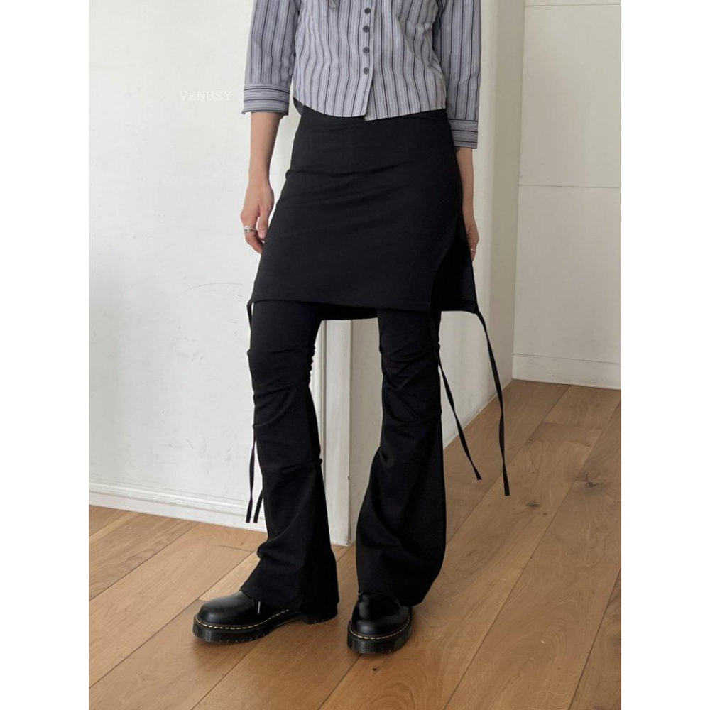 【疊搭神褲・甜酷學院風】VENUSY｜正韓 - 不規則立體剪裁裙褲．高磅棉質彈性．Y2K．不對稱裙片設計．修飾大腿肉肉-細節圖2