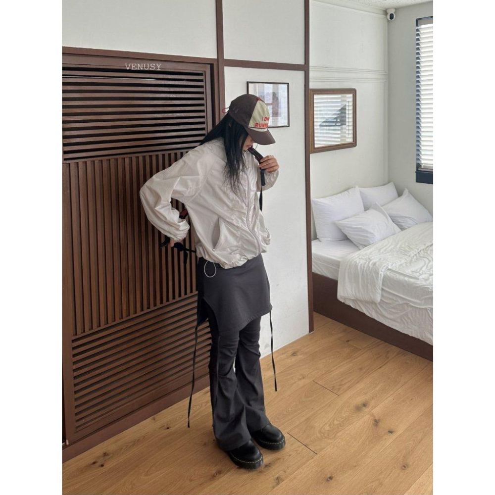 【疊搭神褲・甜酷學院風】VENUSY｜正韓 - 不規則立體剪裁裙褲．高磅棉質彈性．Y2K．不對稱裙片設計．修飾大腿肉肉-細節圖5