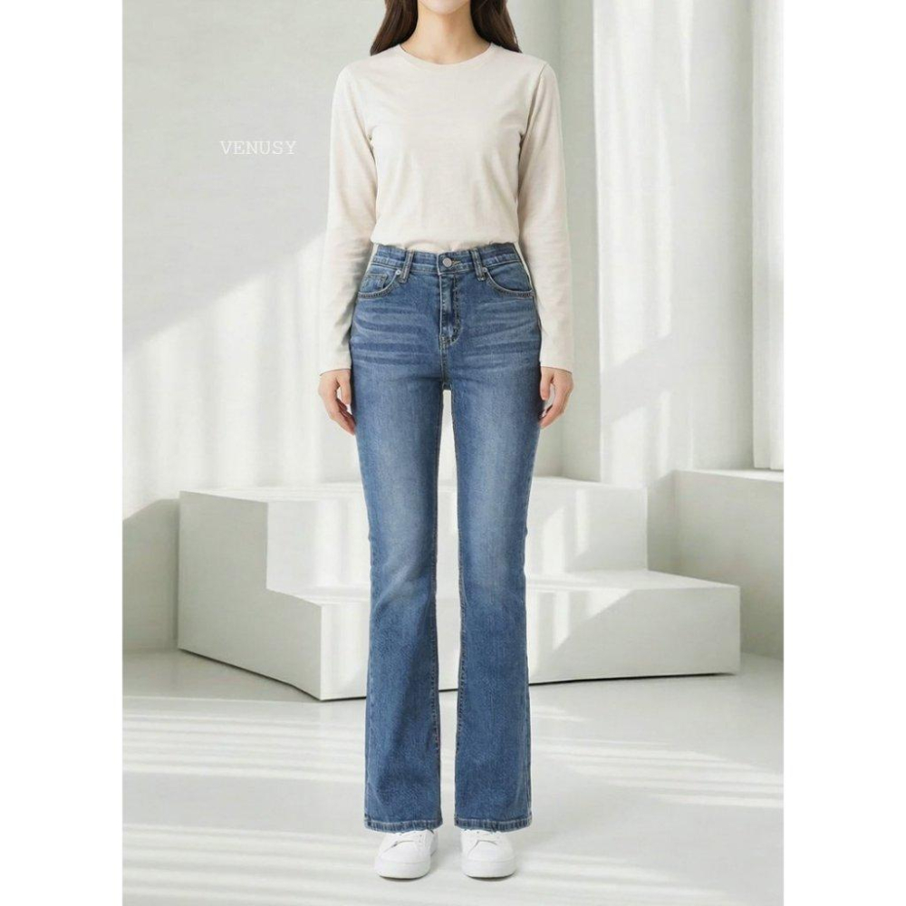 【360度美腿・零束縛】VENUSY｜正韓 - 經典中藍喇叭牛仔褲．高含棉親膚面料．修身顯瘦．彈性極佳．喇叭褲-細節圖2