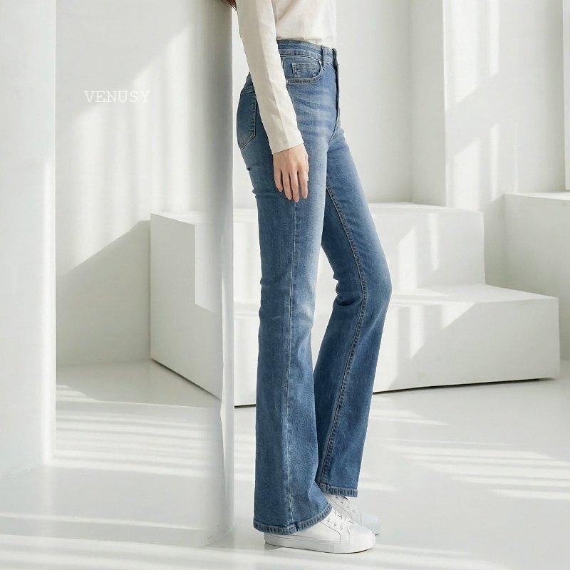 【360度美腿・零束縛】VENUSY｜正韓 - 經典中藍喇叭牛仔褲．高含棉親膚面料．修身顯瘦．彈性極佳．喇叭褲-細節圖4