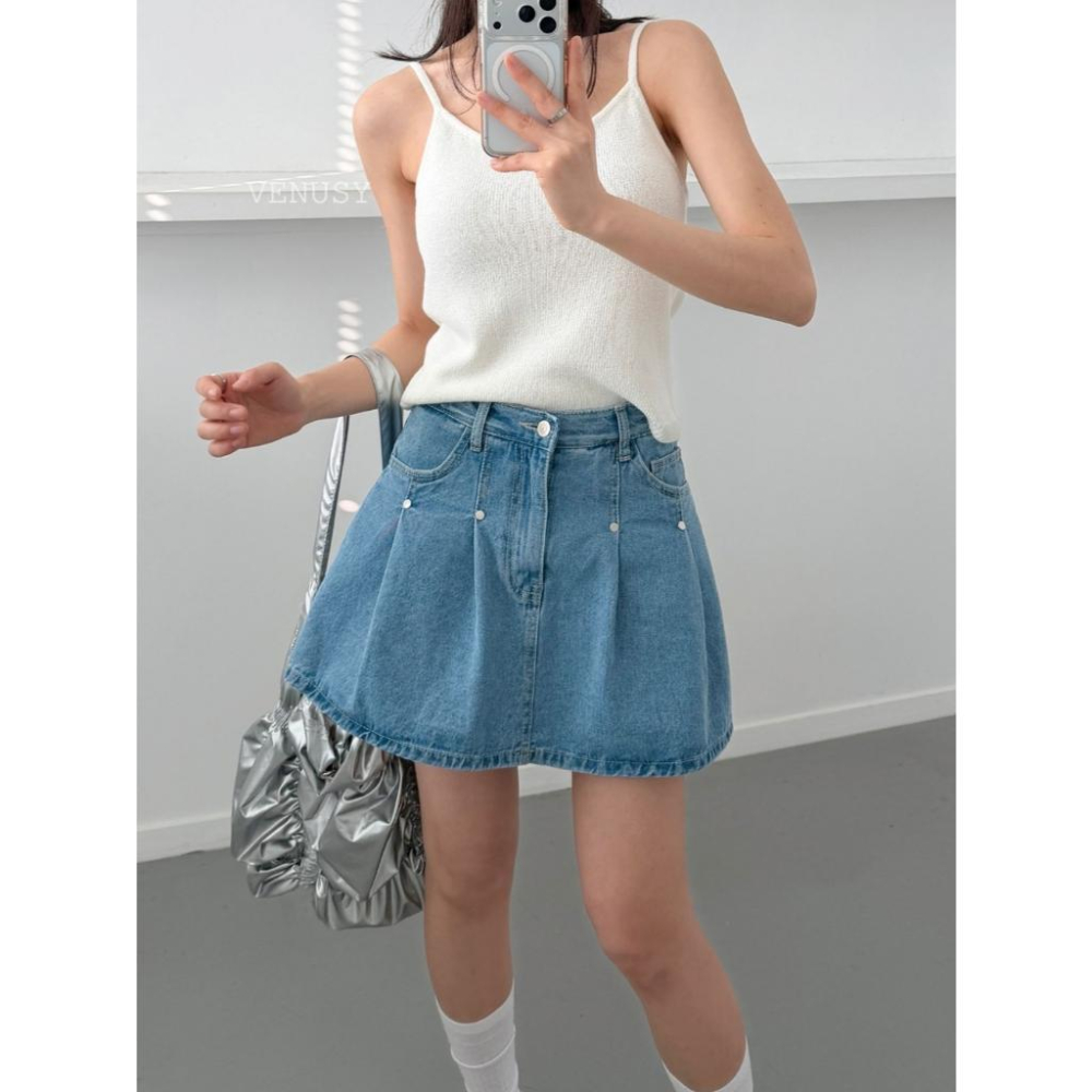 【甜酷帥氣．金屬鉚釘】VENUSY｜正韓 - 純棉俐落百褶牛仔短褲裙．工裝感丹寧．顯瘦 A 字版型．S-L-細節圖3
