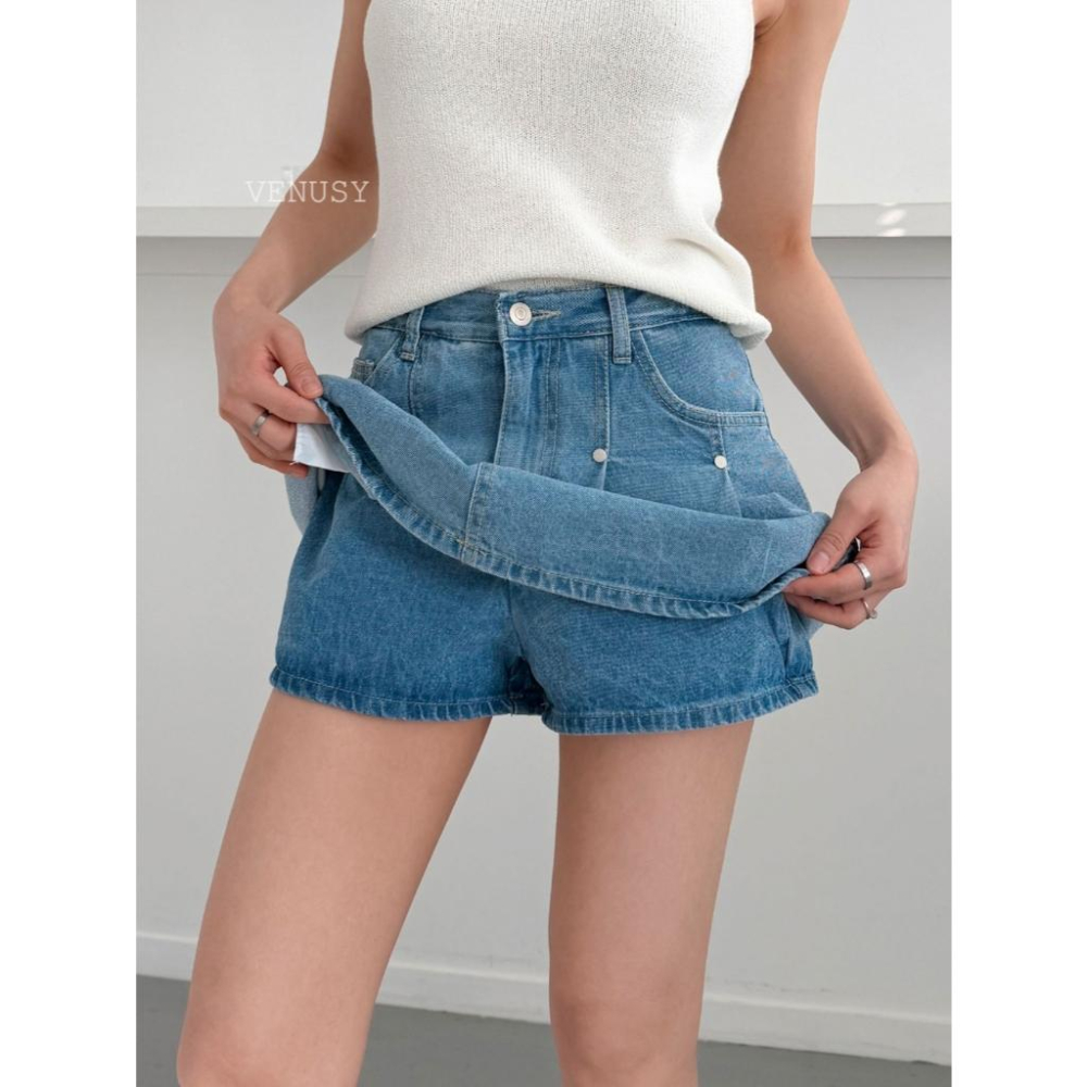 【甜酷帥氣．金屬鉚釘】VENUSY｜正韓 - 純棉俐落百褶牛仔短褲裙．工裝感丹寧．顯瘦 A 字版型．S-L-細節圖5