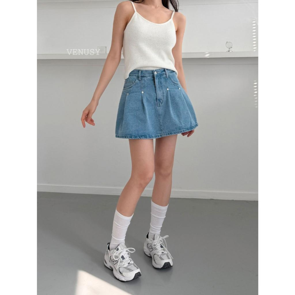 【甜酷帥氣．金屬鉚釘】VENUSY｜正韓 - 純棉俐落百褶牛仔短褲裙．工裝感丹寧．顯瘦 A 字版型．S-L-細節圖7