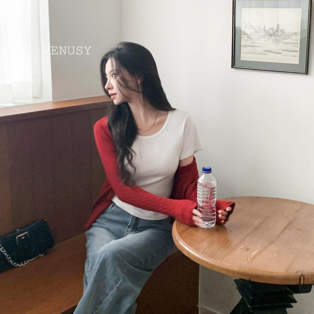 【小性感貼身．完美遮手臂】VENUSY｜正韓 - 修身短袖U領T恤．涼感透氣．高彈力面料．Made in Korea-細節圖2