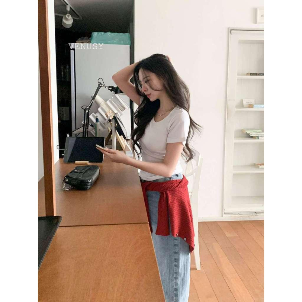 【小性感貼身．完美遮手臂】VENUSY｜正韓 - 修身短袖U領T恤．涼感透氣．高彈力面料．Made in Korea-細節圖9