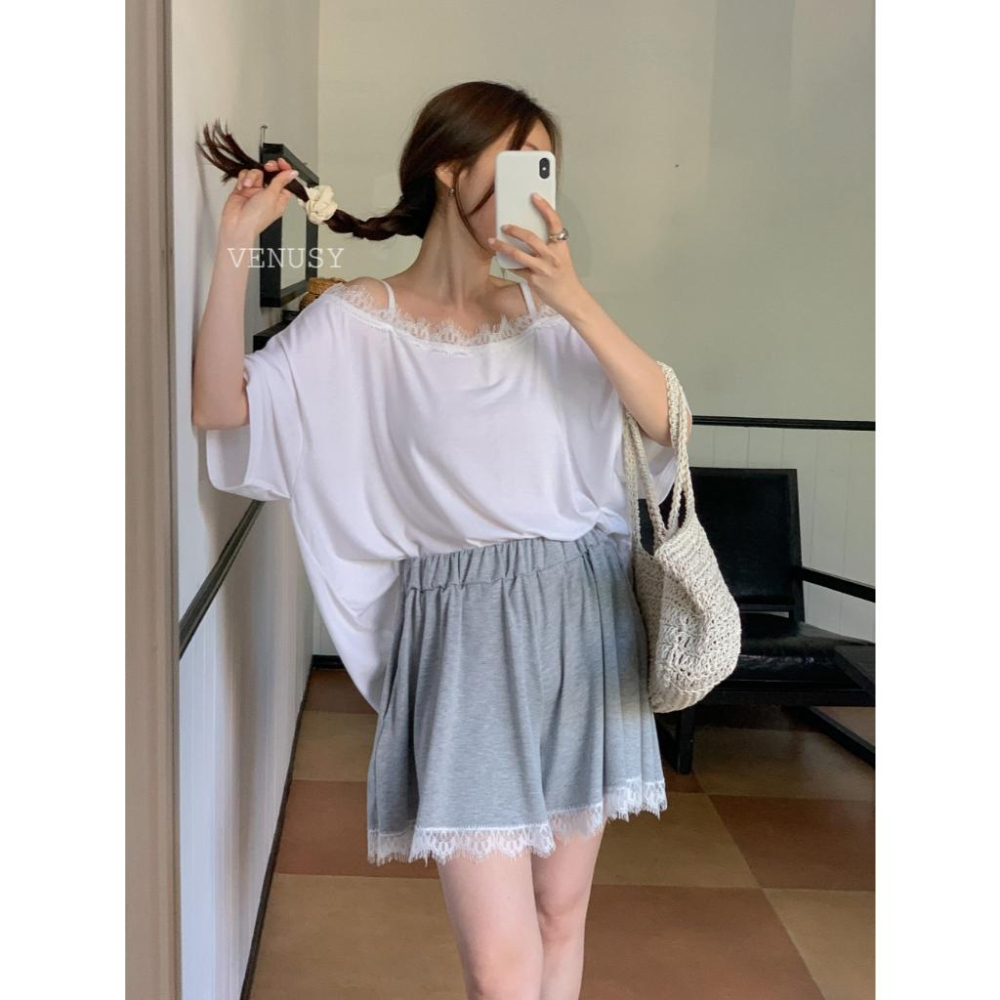 【甜酷辣妹】VENUSY漢南小姐｜正韓 - 蕾絲露肩短袖T恤短褲套裝．棉花糖女孩系列．大碼．高腰全鬆緊A字短褲-細節圖9