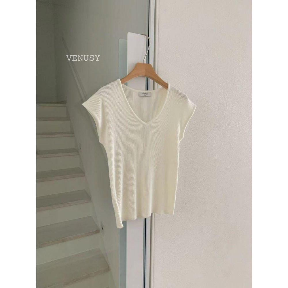 【V領顯瘦．法式針織】VENUSY漢南小姐｜正韓 - 親膚直條紋短袖上衣．修身坑條針織衫．Made in Korea-細節圖8