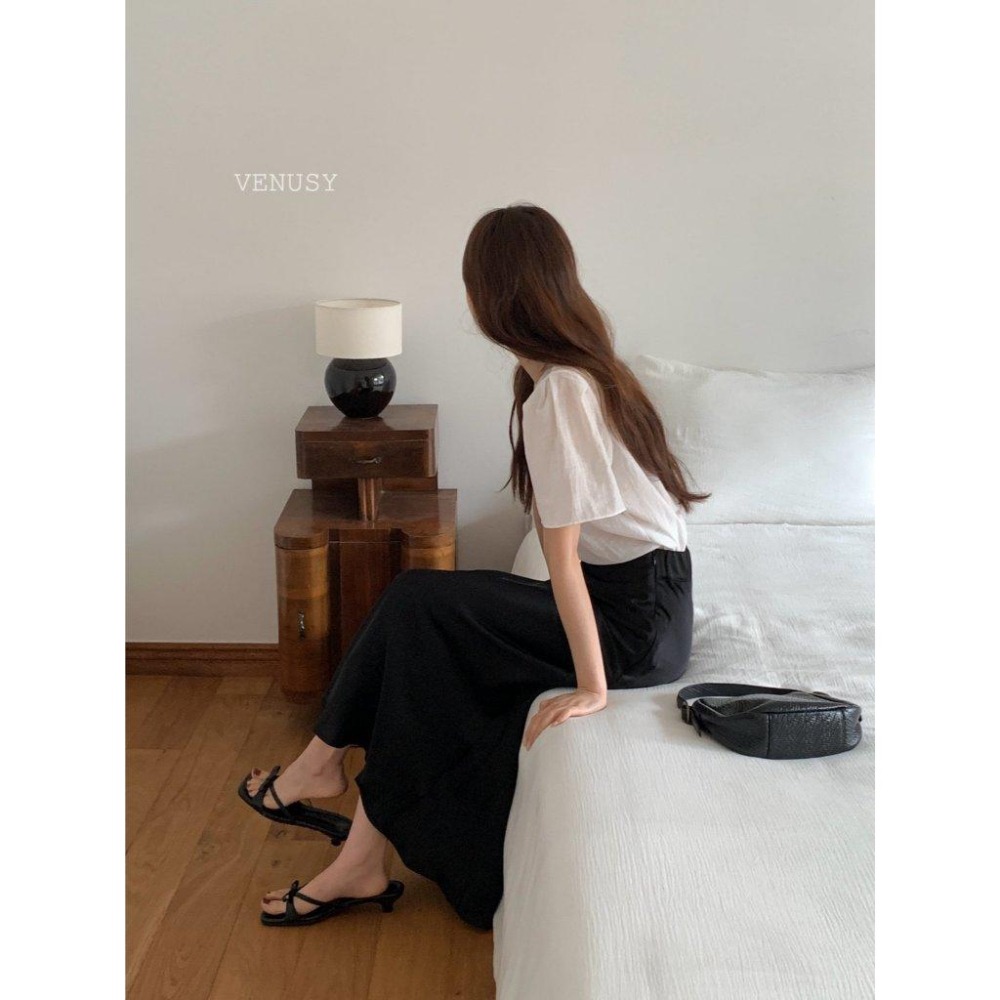 【輕透舒涼】VENUSY漢南小姐｜正韓 - V領透膚短袖襯衫．夏季百搭涼感上衣．兩色選-細節圖9