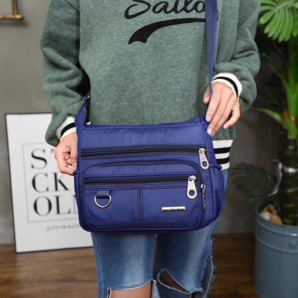 防水多格層實用女生外出斜背包-細節圖8