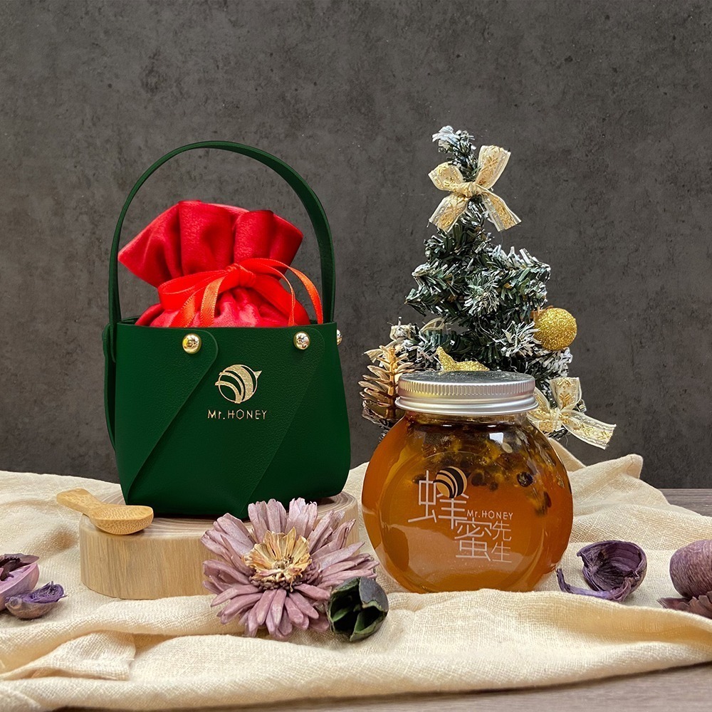 綠色皮質提籃+紅色絨布袋+木製小湯匙