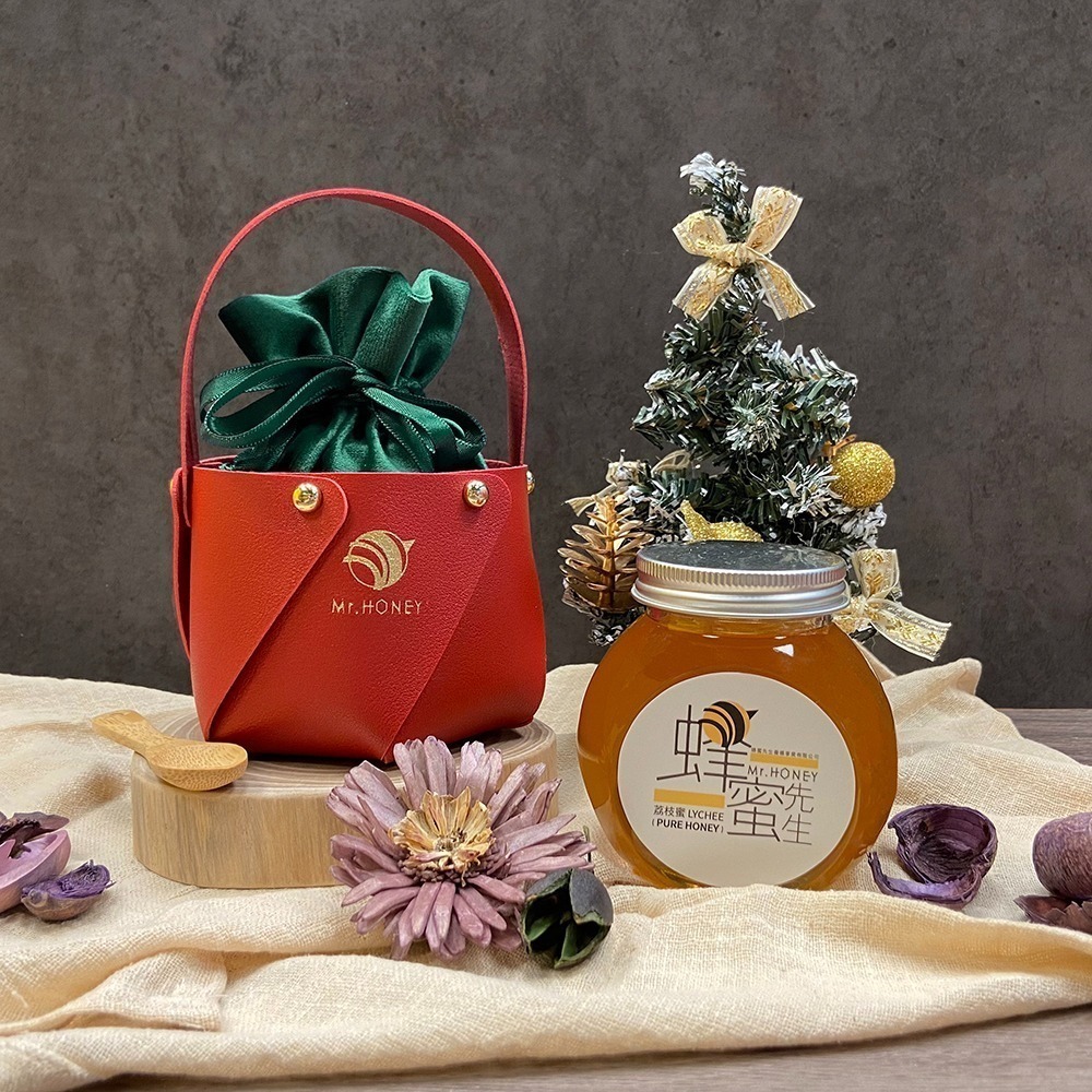 紅色皮質提籃+綠色絨布袋+木製小湯匙