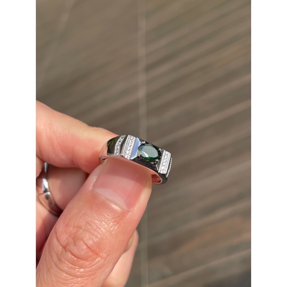 LEROY JEWELRY 樂花精品珠寶-［璀璨綠光 沙佛萊戒指]-細節圖2