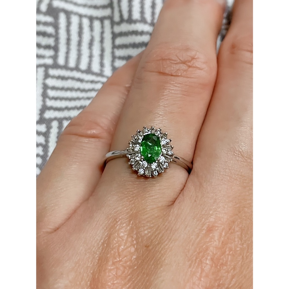 LEROY JEWELRY 樂花精品珠寶-［天然沙佛萊石戒指——翠綠奢華］-細節圖3