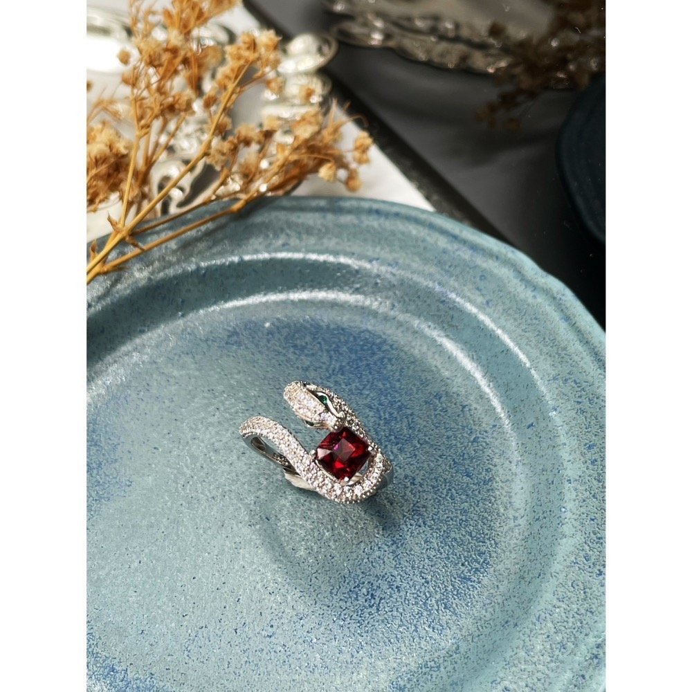 LEROY JEWELRY 樂花精品珠寶-[深紅纏影 Garnet Entwine石榴石戒指］-細節圖3