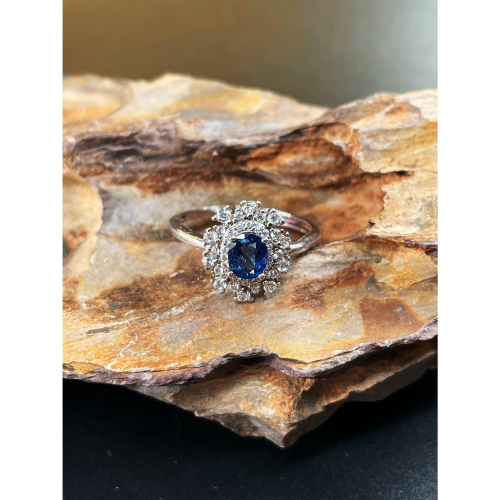 LEROY JEWELRY 樂花精品珠寶-［靜謐藍光 藍寶石戒指］-細節圖2