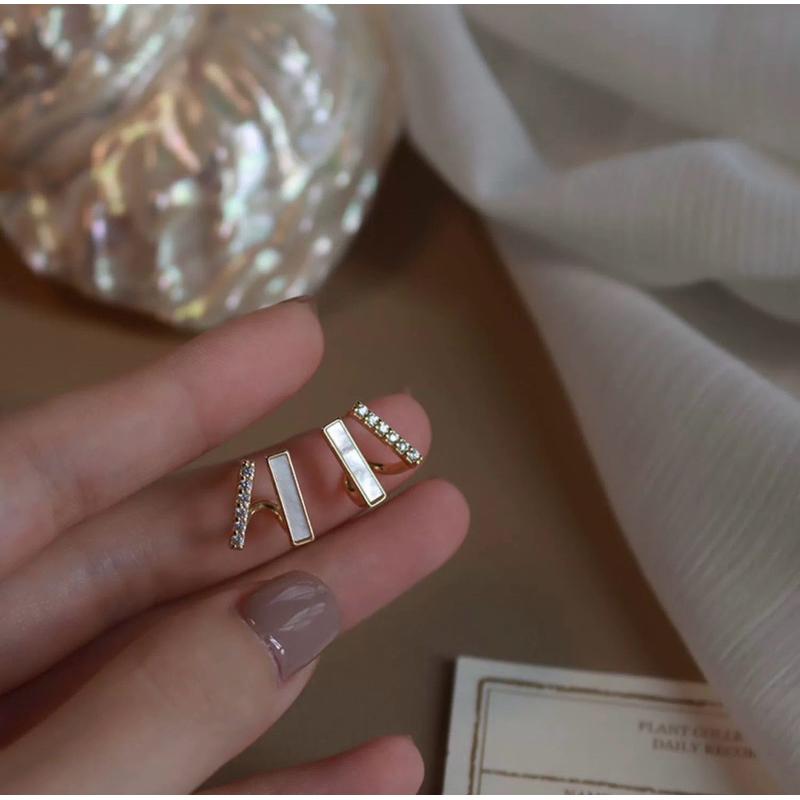 心飾Acc🇰🇷快速出貨「八字貝殼鋯石耳環 台灣現貨 鋯石耳環 防過敏耳環 s925-細節圖4