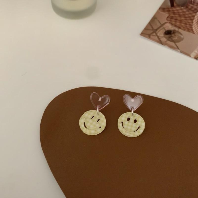 心飾Acc🇰🇷售完不補「格子愛心微笑耳夾/耳釘」甜美 夾式耳環 正韓 配件 百搭 空運 台灣出貨 nyunyu 無耳洞-細節圖2