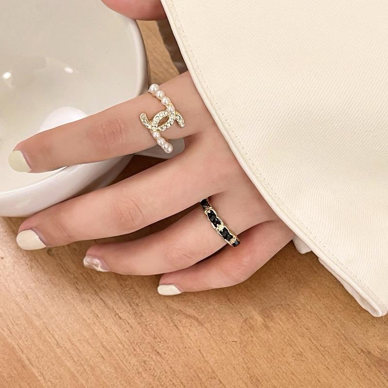 心飾Acc🇰🇷快速出貨「質感小香風鏈條珍珠碎鑽戒指 珍珠戒指 鑽石戒指 鏈條戒指 韓國東大門-細節圖3