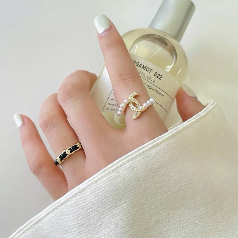 心飾Acc🇰🇷快速出貨「質感小香風鏈條珍珠碎鑽戒指 珍珠戒指 鑽石戒指 鏈條戒指 韓國東大門-細節圖5