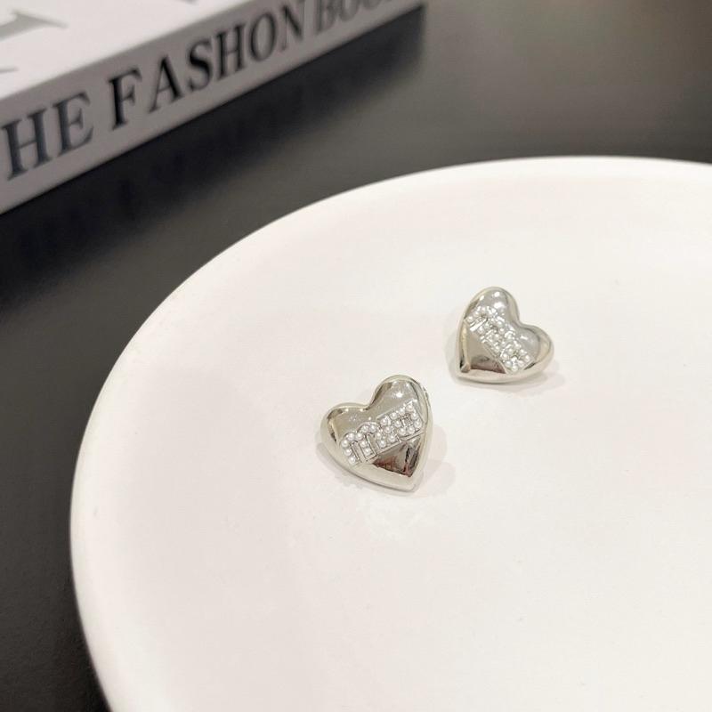 心飾Acc🇰🇷快速出貨「銀色愛心珍珠字母耳環 / 珍珠耳環 愛心耳環 Y2K耳環 銀耳針 925純銀耳針-細節圖3