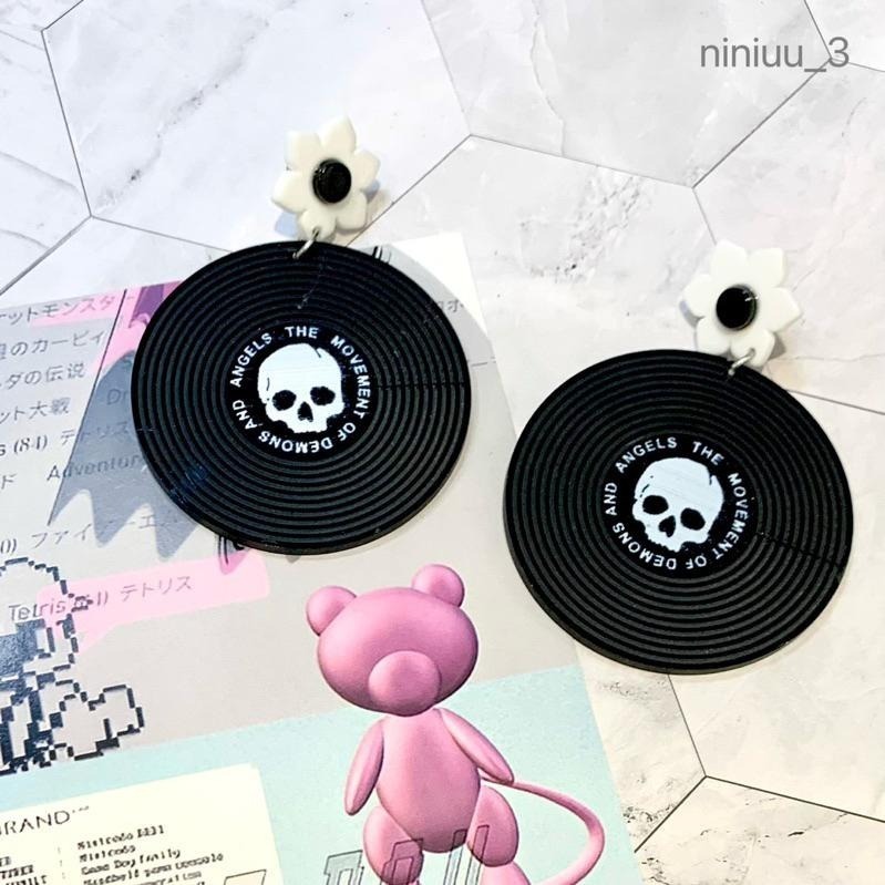 niniuu_3✨台灣現貨(出貨) 『S925銀針-骷顱頭大壓克力耳環』y2k耳環 骷顱頭耳環 搖滾耳環 浮誇耳環 超大-細節圖2