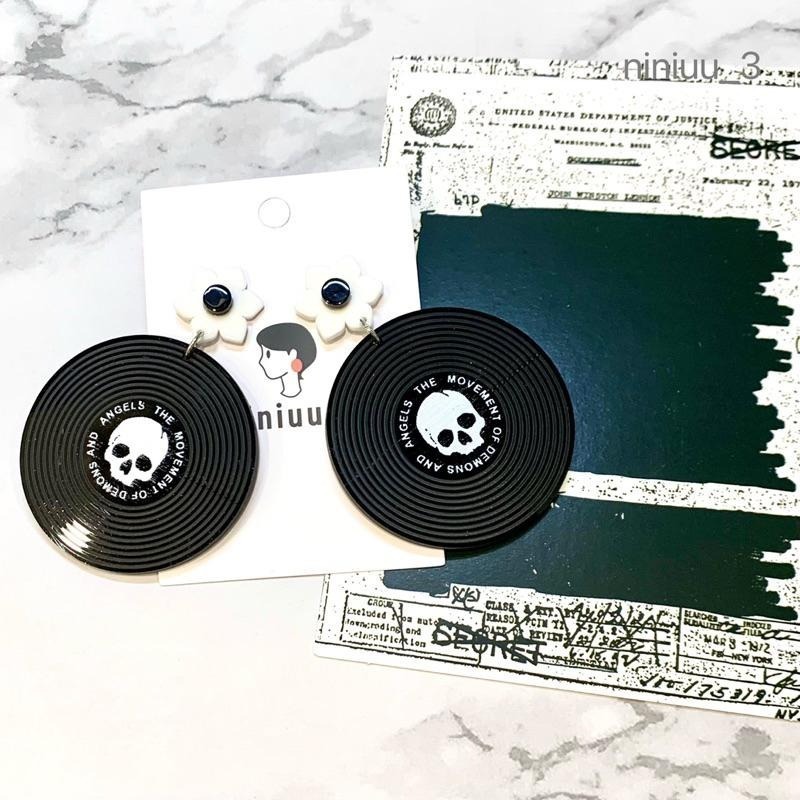 niniuu_3✨台灣現貨(出貨) 『S925銀針-骷顱頭大壓克力耳環』y2k耳環 骷顱頭耳環 搖滾耳環 浮誇耳環 超大-細節圖3