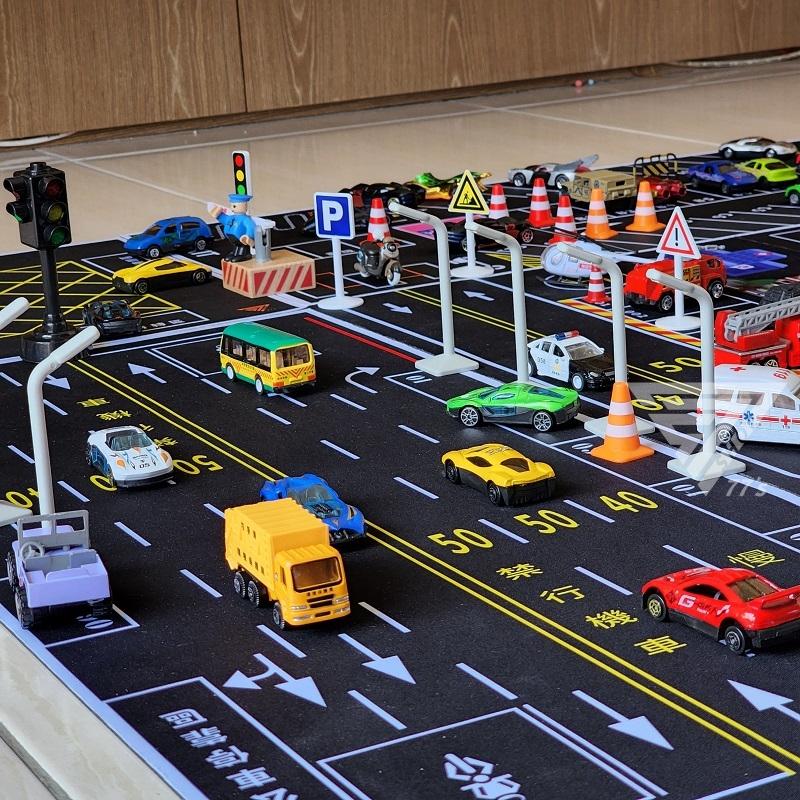 【台灣出貨】【道路路燈玩具 6入/交通路障】12送1 馬路路燈  道路場景 停車場配件 認知玩具 交通號誌 微型攝影-細節圖4