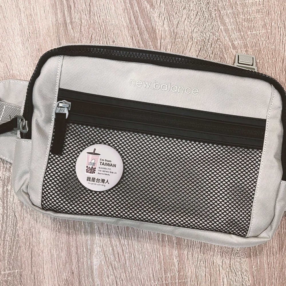 現貨 台灣人胸章 出國 旅遊 旅行 台灣奶茶 50mm 霧面壓克力材質-細節圖4