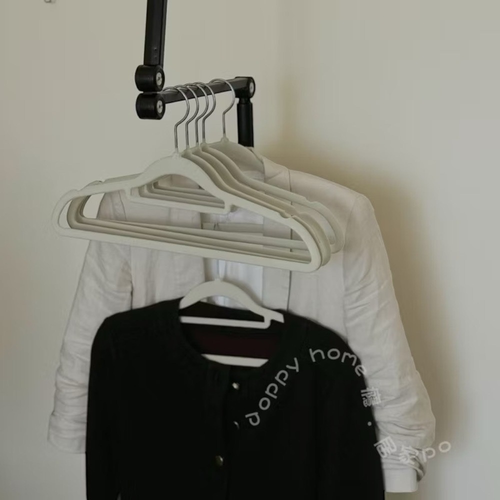 poppy-植絨衣架 衣架 防滑衣架 米白衣架 灰色衣架 簡約衣架 北歐風 十入一組 居家生活-細節圖3