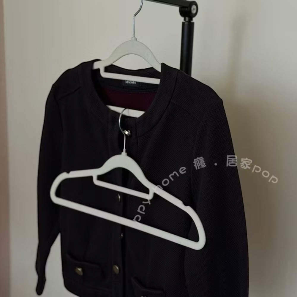 poppy-植絨衣架 衣架 防滑衣架 米白衣架 灰色衣架 簡約衣架 北歐風 十入一組 居家生活-細節圖5