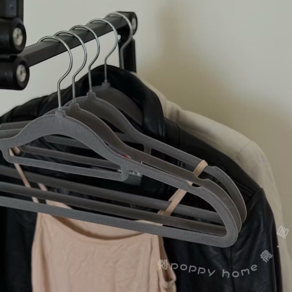 poppy-植絨衣架 衣架 防滑衣架 米白衣架 灰色衣架 簡約衣架 北歐風 十入一組 居家生活-細節圖6