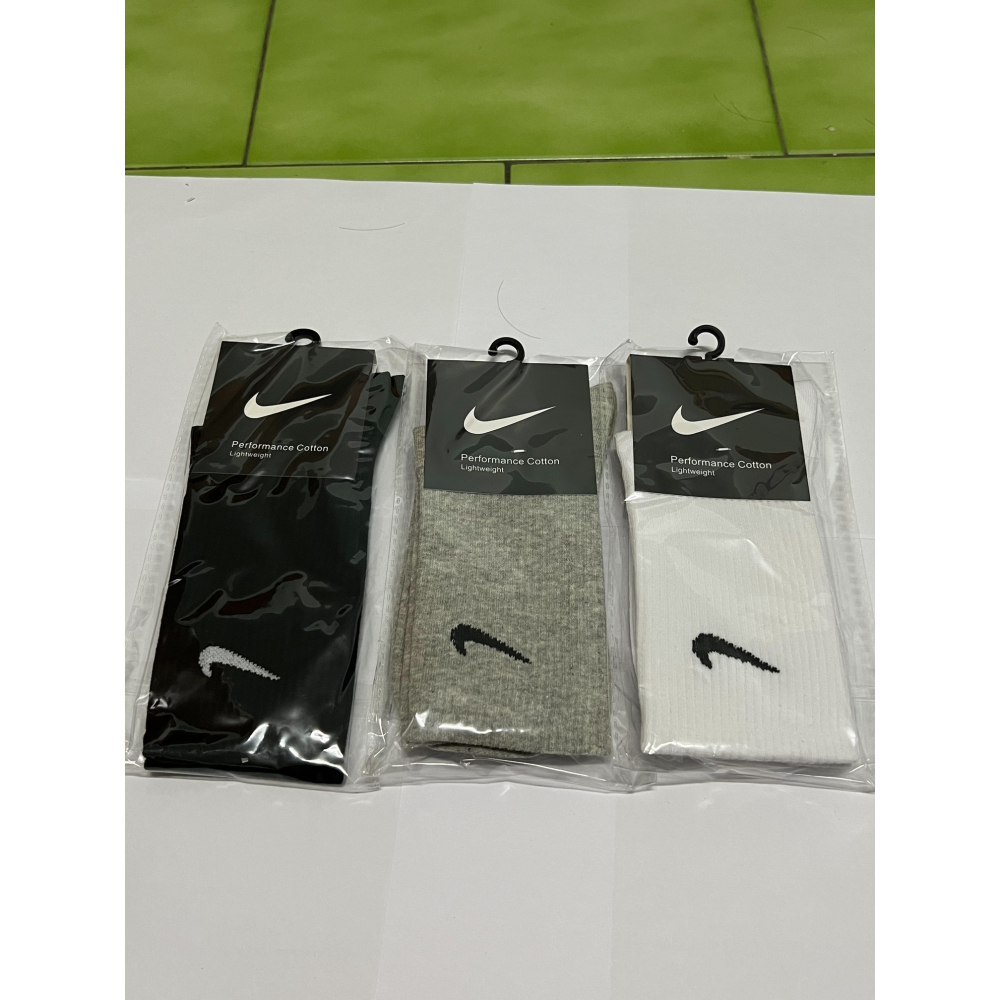 Nike 襪子 黑色 白色 灰色  三個一組 全新  限量商品-細節圖3