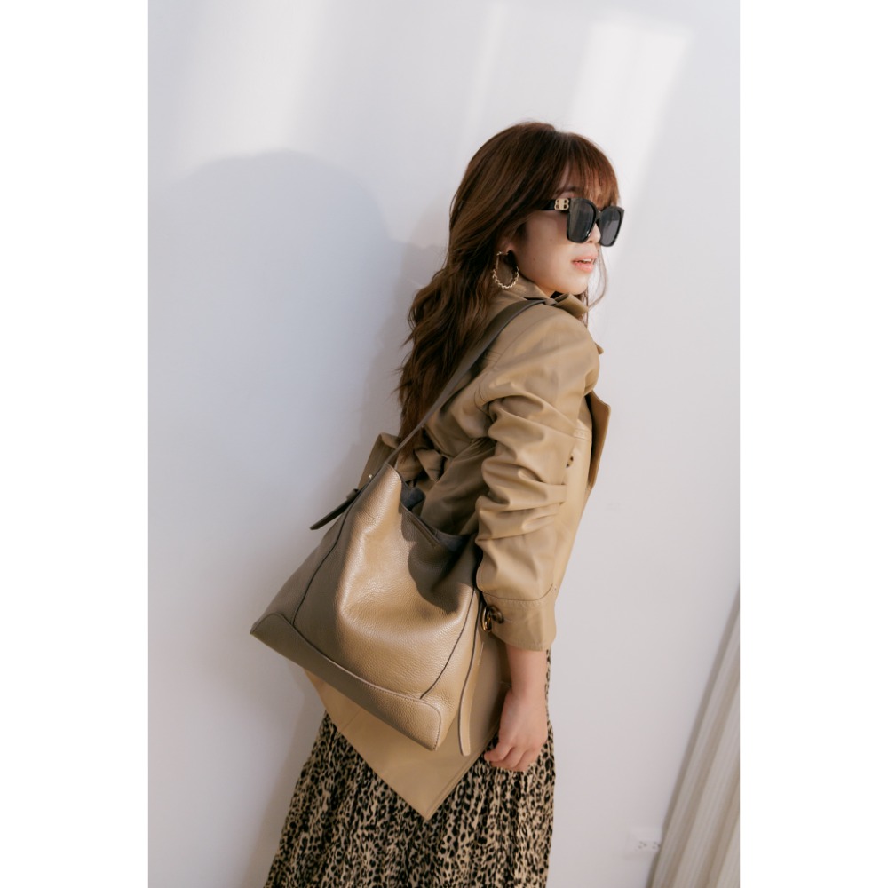 義大利品牌自訂系列-隨性百搭真皮垂墜多功能水桶包-規格圖1