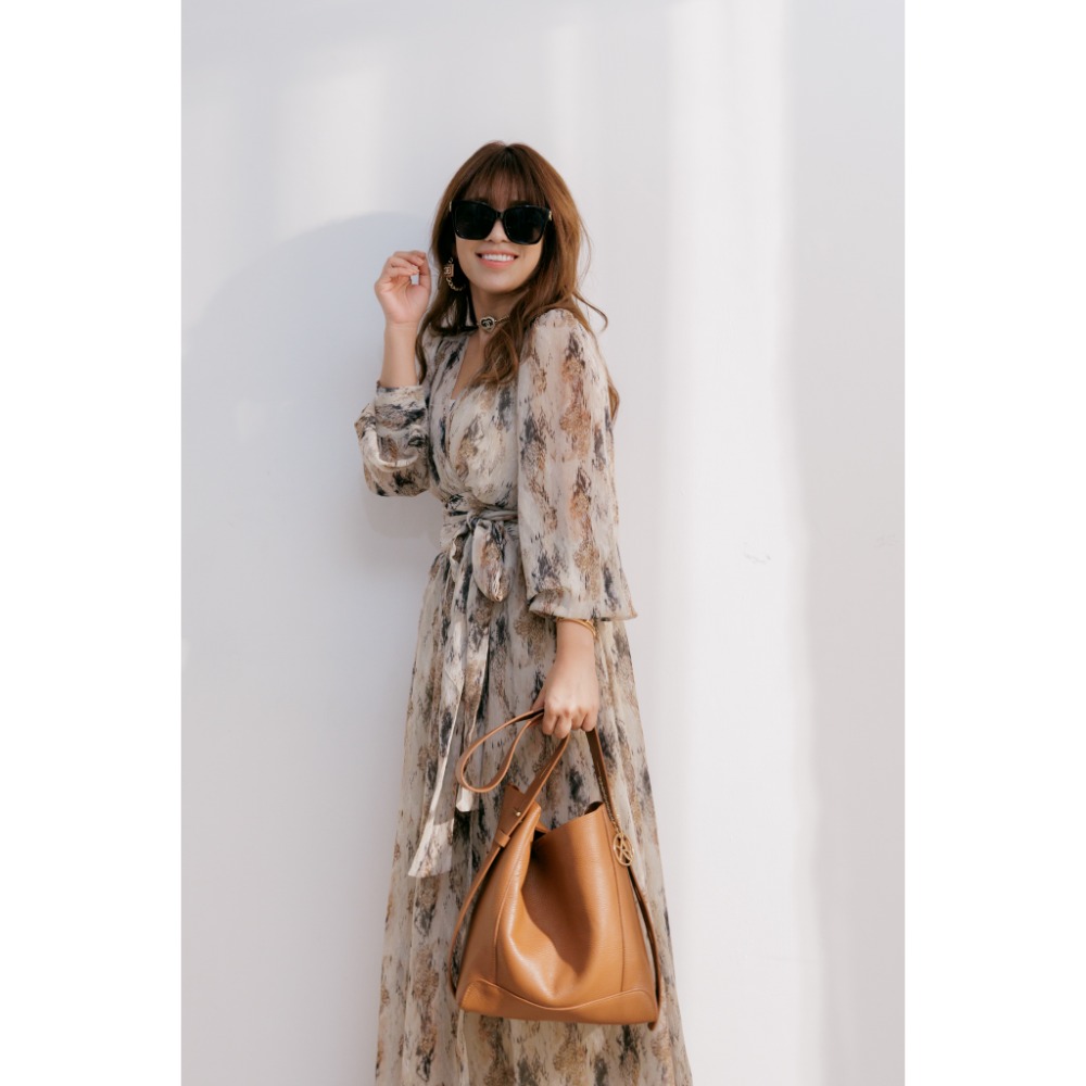 義大利品牌自訂系列-隨性百搭真皮垂墜多功能水桶包-規格圖1