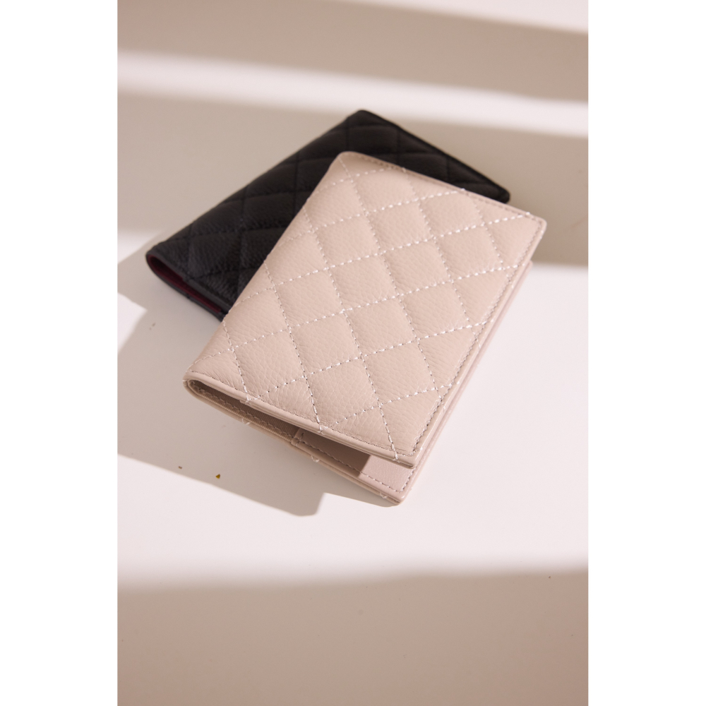 義大利品牌自訂系列-菱格紋真皮護照夾-細節圖2