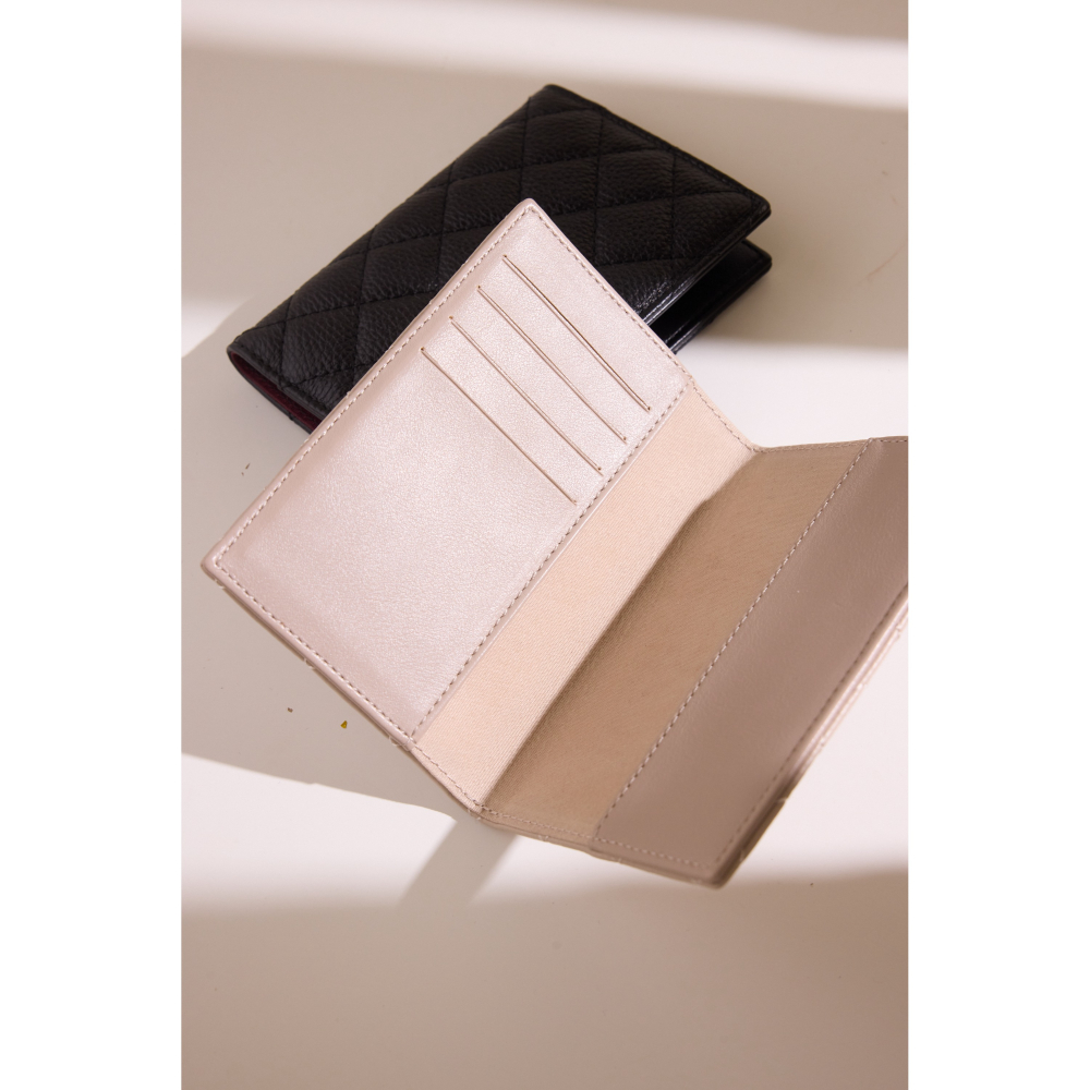 義大利品牌自訂系列-菱格紋真皮護照夾-細節圖3