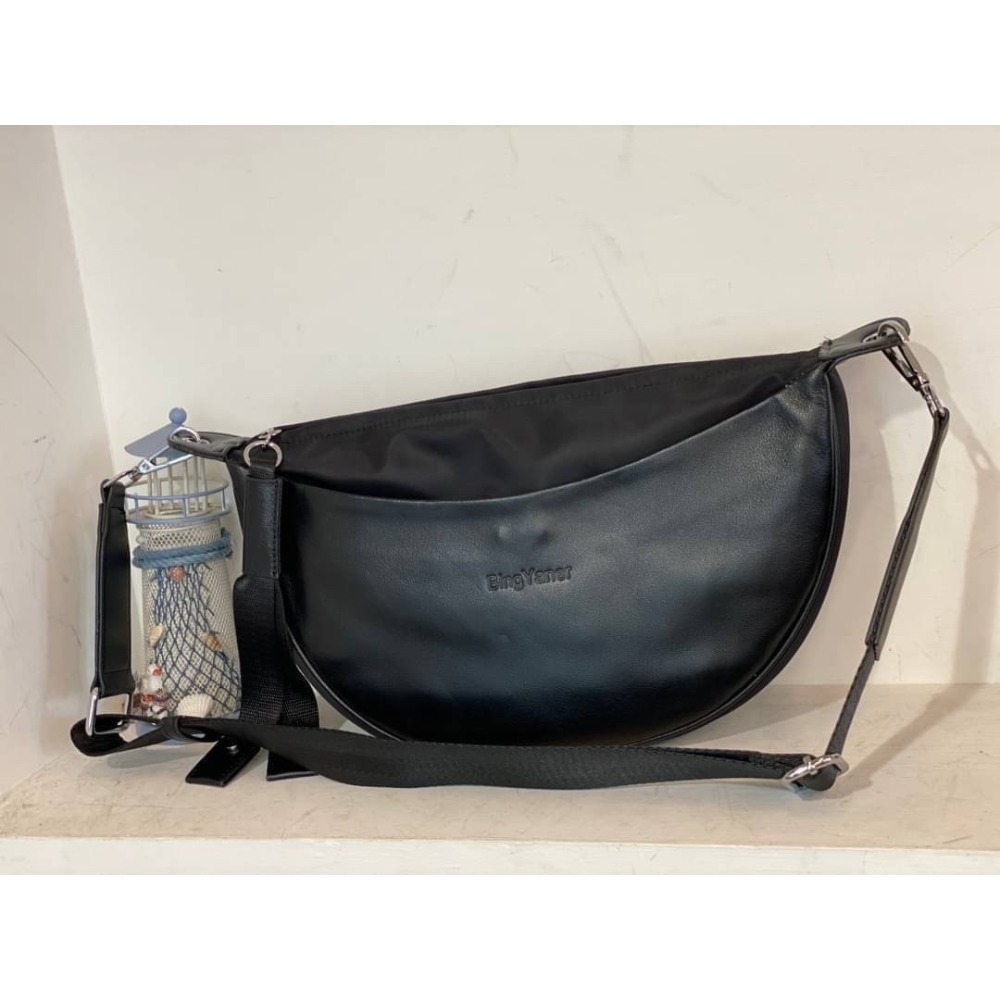 韓國空運🇰🇷／真皮斜背包／旅行包／帆布配真皮斜背包-細節圖4