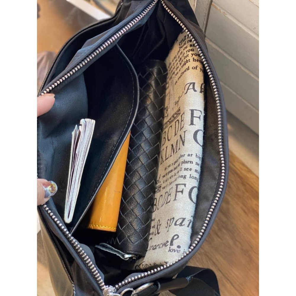 韓國空運🇰🇷／真皮斜背包／旅行包／帆布配真皮斜背包-細節圖7