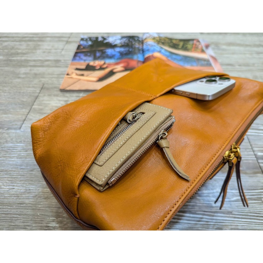 韓國空運🇰🇷／真皮斜背包／旅行包／牛皮-細節圖5